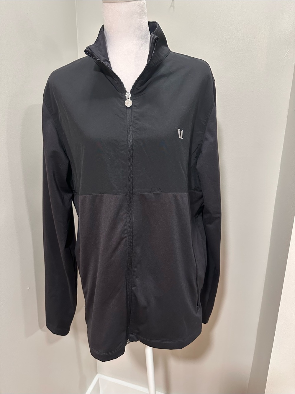 Vuori Men's Black Full-Zip Jacket - V Logo